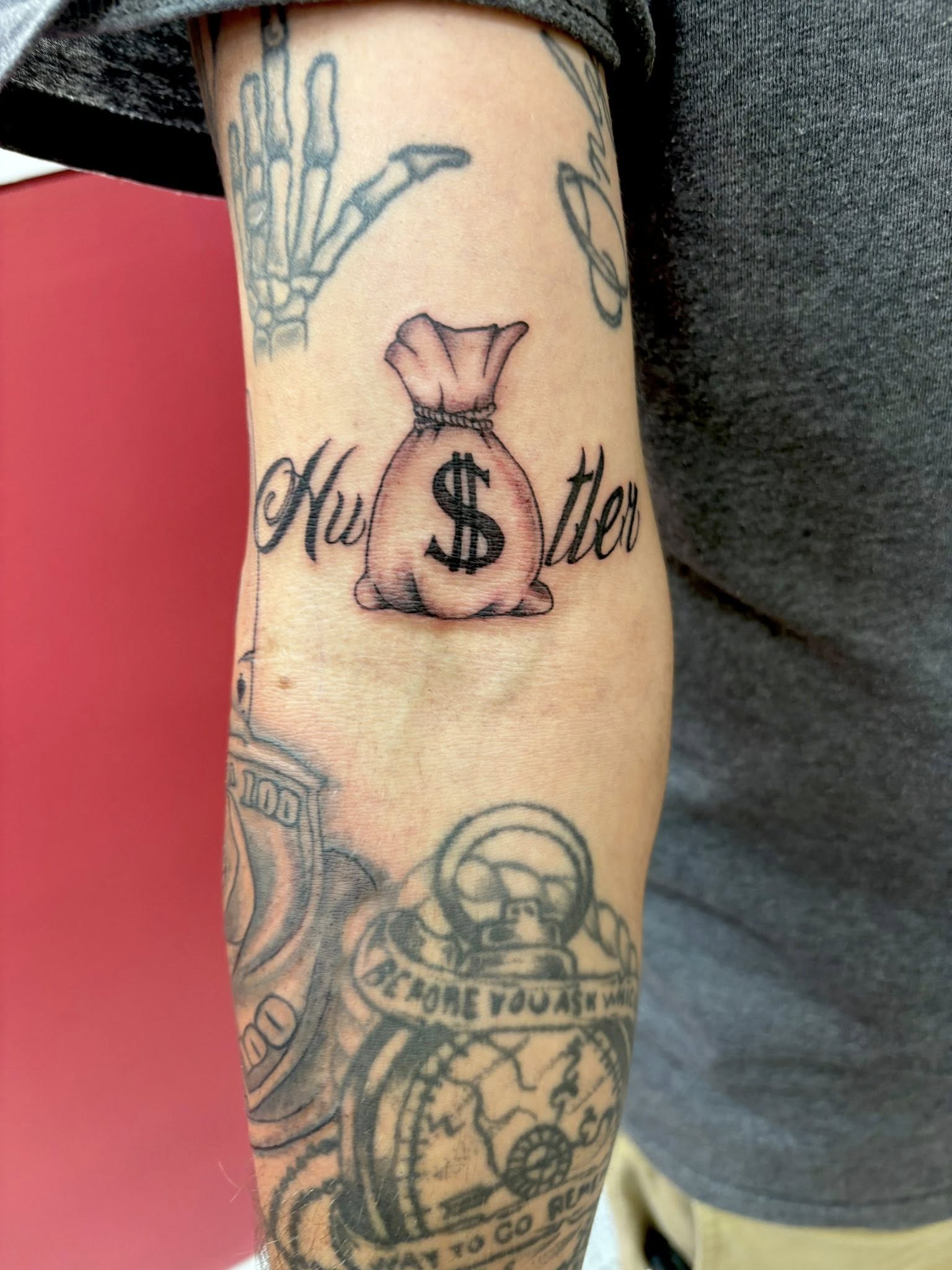 Hustler lettering with money bag design in black and grey