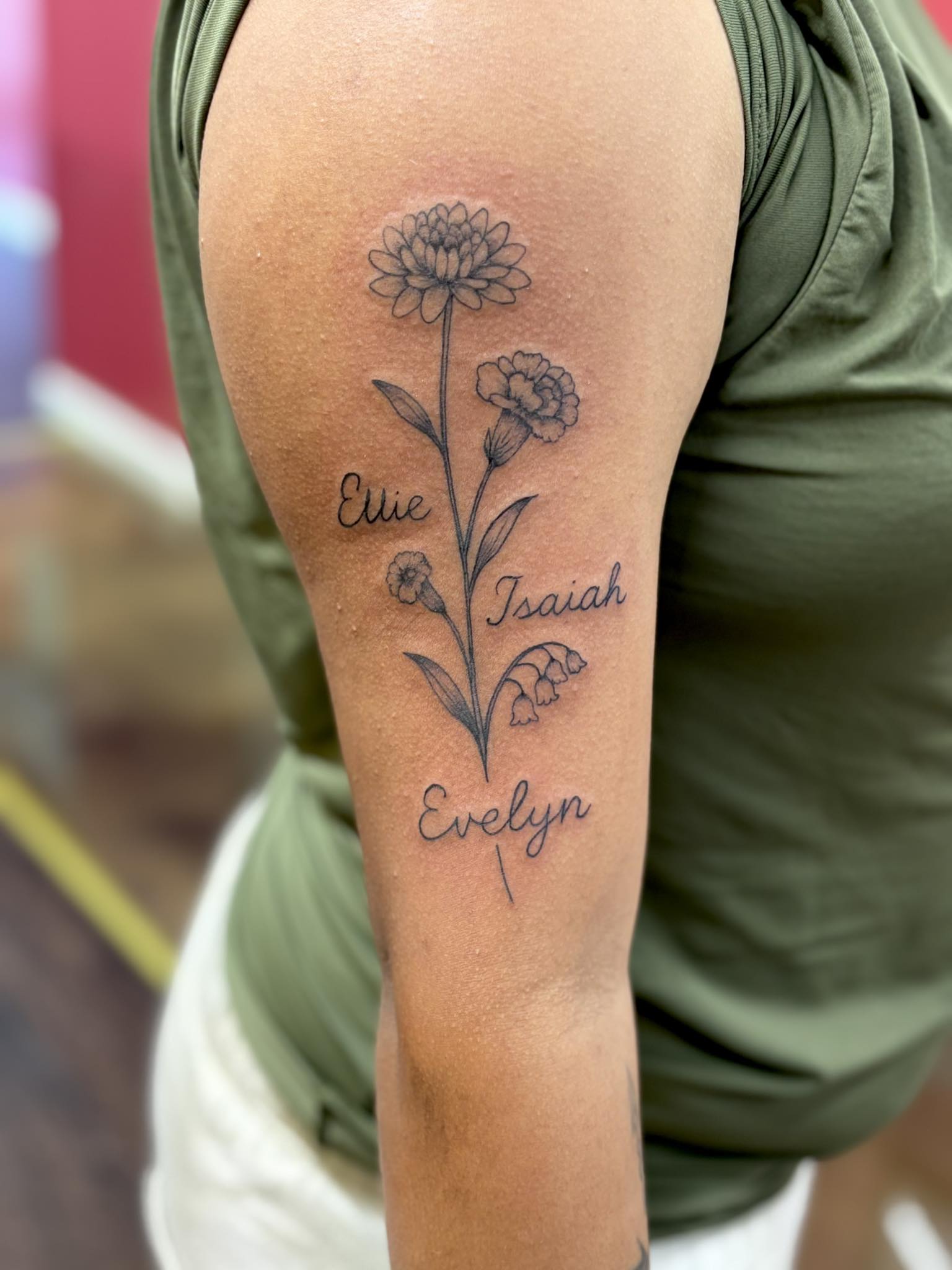 Fine line floral bouquet with family names Ellie, Isaiah, and Evelyn